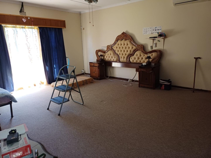 4 Bedroom Property for Sale in Petrusburg Free State